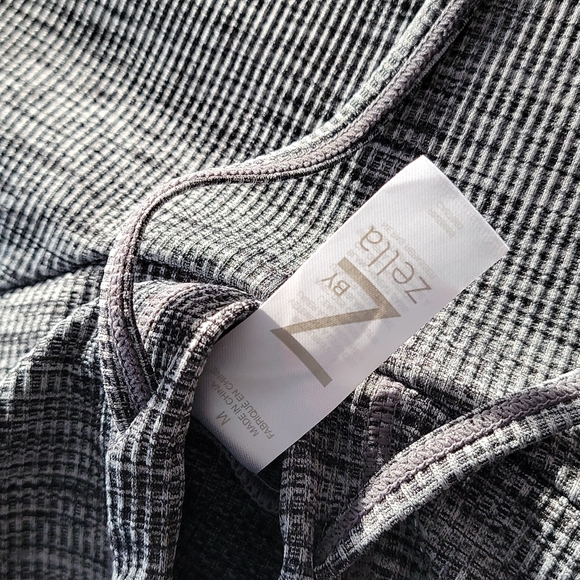 NWOT Z by Zella Hooded Top - Picture 3 of 4